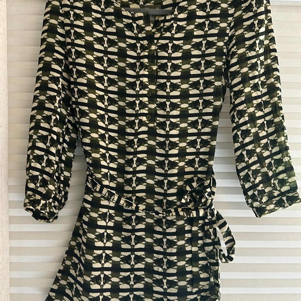 Black and green Patterned fei silk tunic